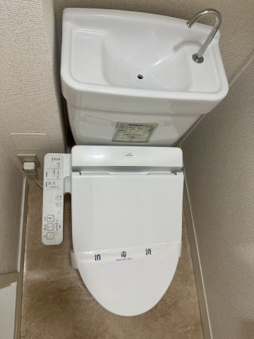 第５よしみビルのトイレ|ウォシュレット付き！！※写真は４０１号室。５０２号室は内装が一部異なります。