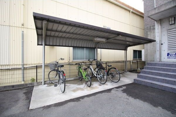 プランドール荒子川公園のその他共用部分|駐輪場です