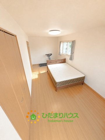 久喜市中里　中古一戸建ての寝室|9.75帖の大きなお部屋です！