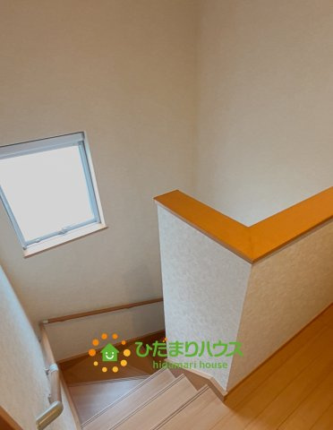 久喜市中里　中古一戸建てのその他|手すり付きの上り下りしやすい階段！！