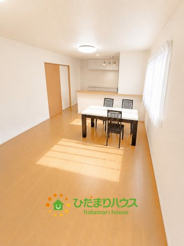 久喜市中里　中古一戸建ての居間・リビング|16帖の広さで、打ち合わせや友人とのボードゲームなどに！