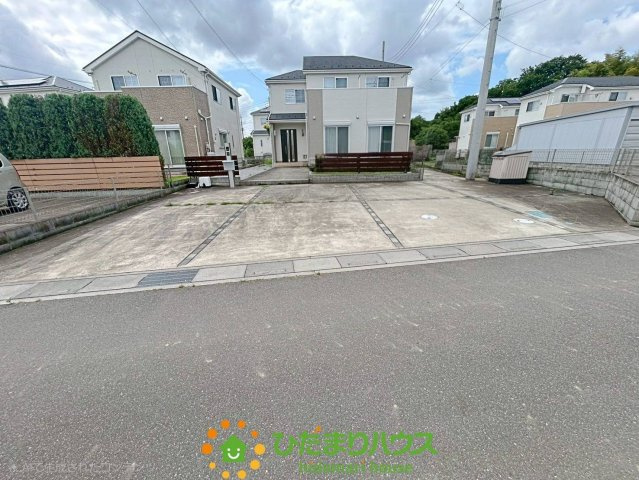 久喜市中里　中古一戸建ての駐車場|並列3台可能で、来客にも対応可能！！