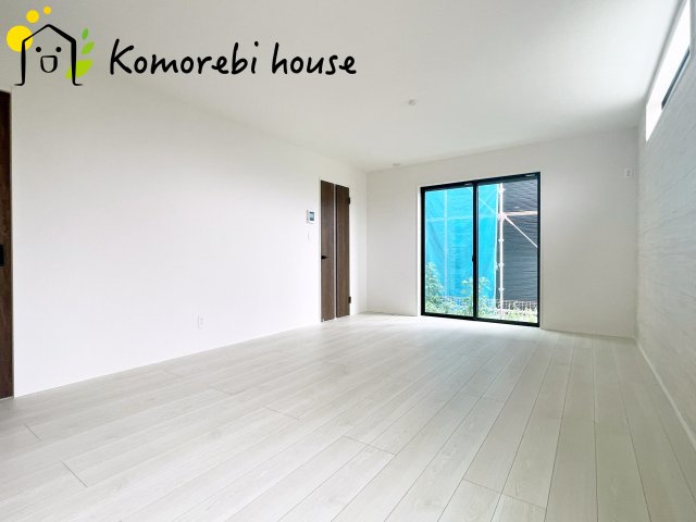 桶川市泉　5期　新築一戸建て　グラファーレ　02の居間・リビング|ゆったりとしたリビングです
