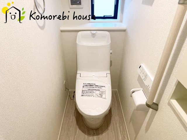 桶川市泉　5期　新築一戸建て　グラファーレ　02のトイレ|シンプルで使いやすいトイレです