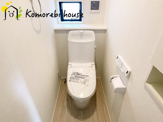 桶川市泉　5期　新築一戸建て　グラファーレ　02のトイレ|清潔感のあるトイレです
