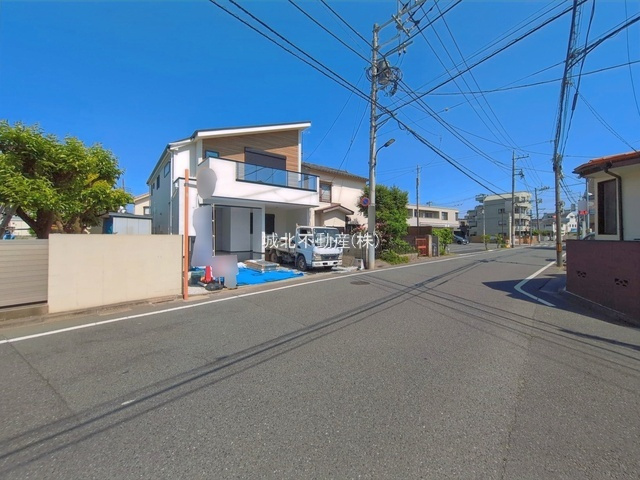 練馬区石神井台5丁目 限定1棟の前面道路含む現地写真|前面道路西側約7.5ｍ公道に面する限定1棟
前面道路が広く、車の駐車も安心です