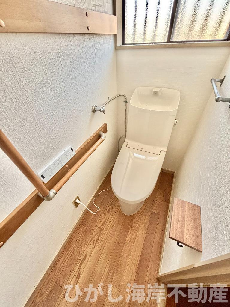 平塚市東八幡2丁目　中古戸建のトイレ|新規リフォーム中　洗浄機能付きお手洗い