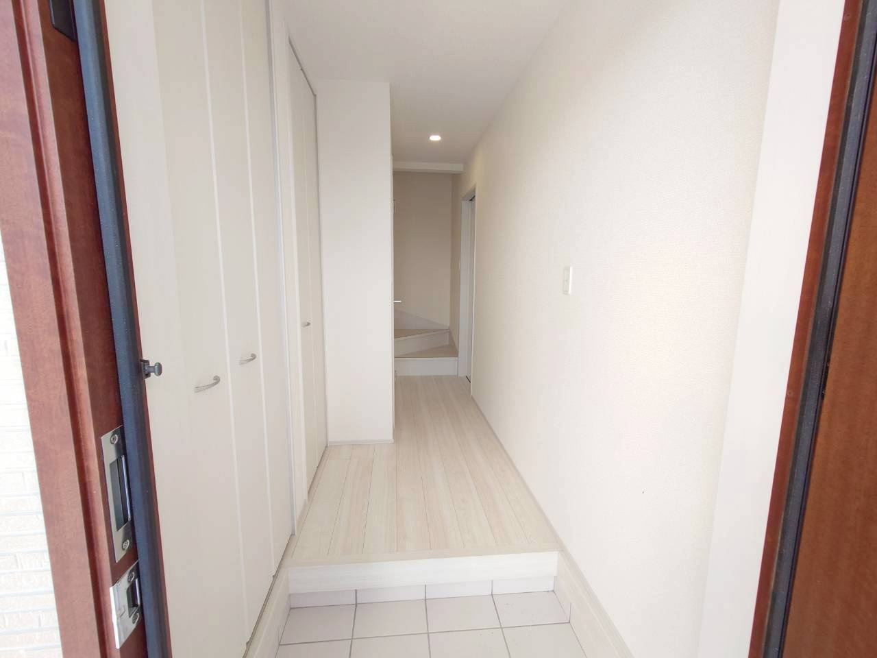 ■■南城市大里稲嶺-③号棟（全3棟）の玄関