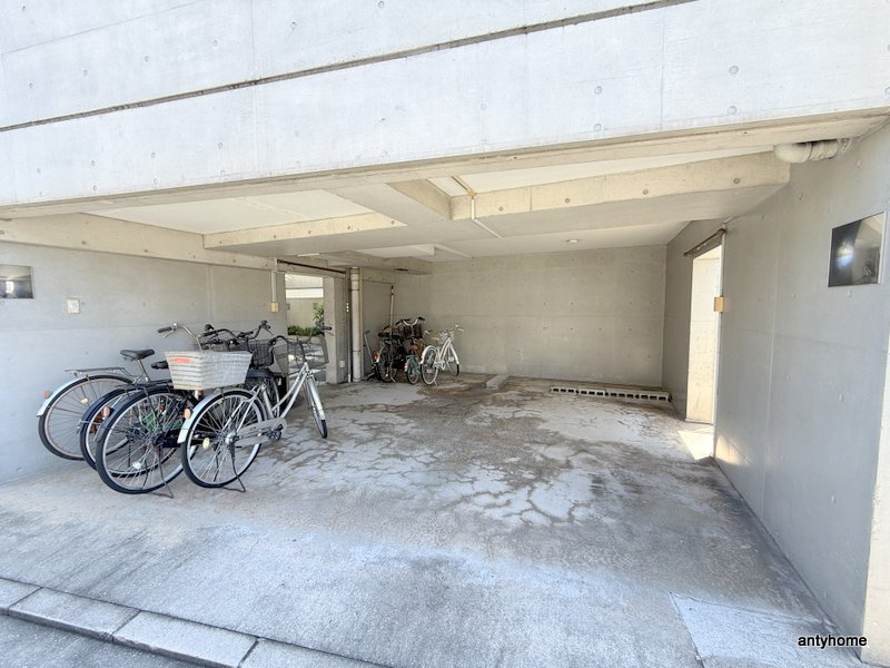 サラダボウル　仲介手数料無料の駐車場