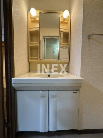 横浜市神奈川区台町の賃貸マンションの独立洗面台