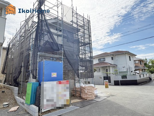 神戸市西区狩場台２丁目　全２棟2号棟　新築戸建　の前面道路含む現地写真|●年中無休：当日予約可●前面道路は幅員約6.5ｍの角地です！交通量も少なく安心！