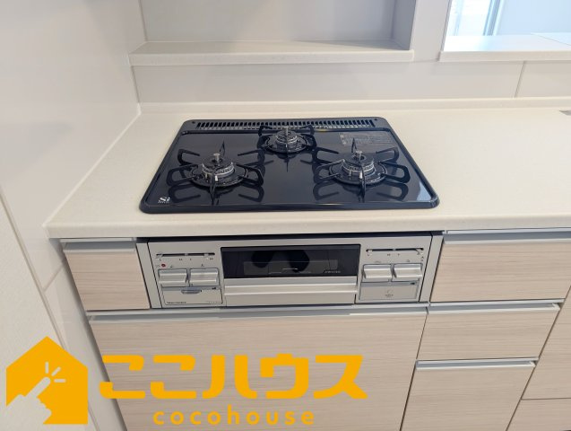 ベアーズコート北谷町上勢頭ヒルズのキッチン|三口コンロ