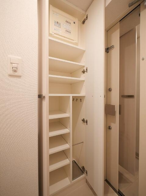 ＰＲＥＭＩＵＭ　ＣＵＢＥ　Ｇ　三軒茶屋のその他| シューズボックスです。