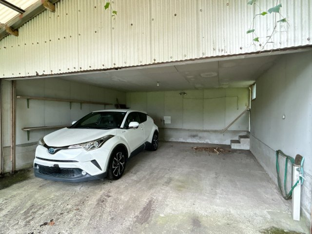 都城市野々美谷町の中古一戸建の駐車場|車庫
