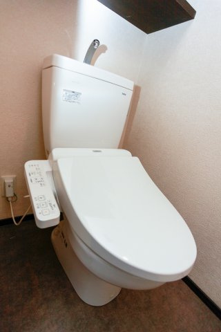 アルファシオリエンソ　5階のトイレ|別号室のものになります。現状優先。