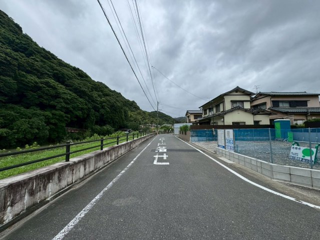 Adoble+ーアドブル＋小倉南区徳吉東4丁目3期　【小倉南区　新築戸建て】の前面道路含む現地写真|現地撮影　2026,6,27　Adoble+ーアドブル＋小倉南区徳吉東4丁目3期　【小倉南区　新築戸建て】