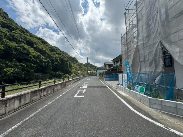 【前面道路含む現地写真】の画像