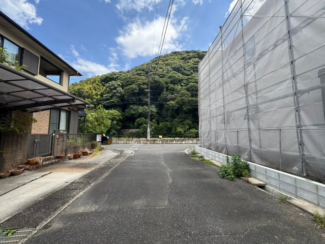 【前面道路含む現地写真】の画像