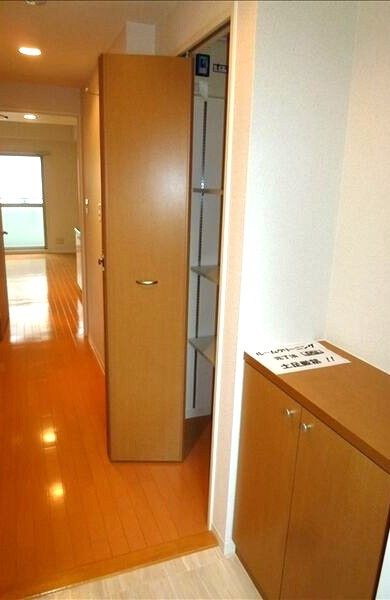 リブ荒池の玄関