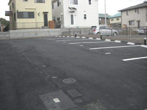 リブ荒池の駐車場