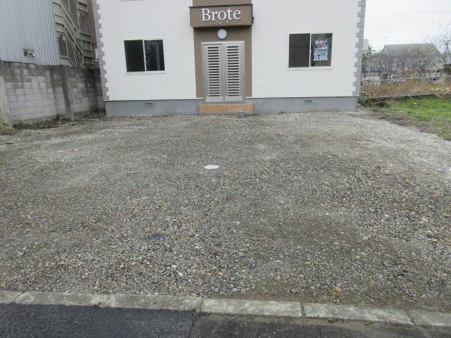 Brote（ブローテ）の駐車場