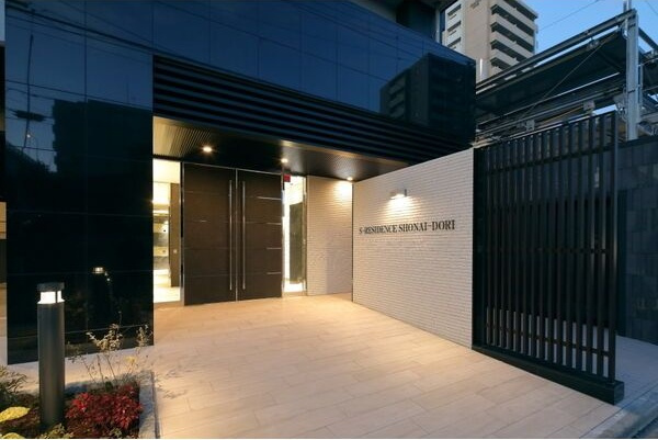 S-RESIDENCE庄内通のエントランス
