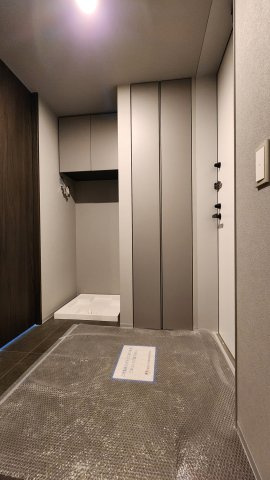 プライムメゾン浅草イーストの玄関