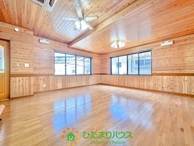 羽生市南６丁目　中古一戸建ての居間・リビング