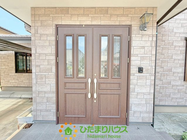 羽生市南６丁目　中古一戸建ての玄関