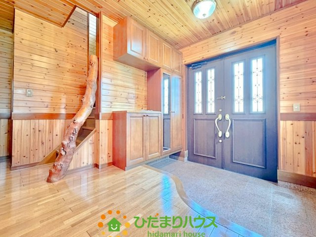 羽生市南６丁目　中古一戸建ての玄関