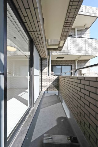 ガーデンアルバ幡ヶ谷のバルコニー|ガーデンアルバ幡ヶ谷：約４．６０平米のワイドバルコニー画像です！