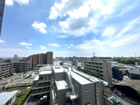 【展望】 | パレ千里壱号棟 | 南向きなので、陽当りも良く気分も爽快！伸びやかな景色が広がり、室内からもその開放感を感じることができます。