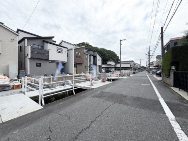 【前面道路含む現地写真】 | ブルーミングガーデン倉敷市中庄 (全5棟) | 建築中(2026年7月上旬撮影)