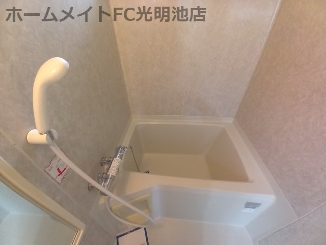 プレドール深井の浴室