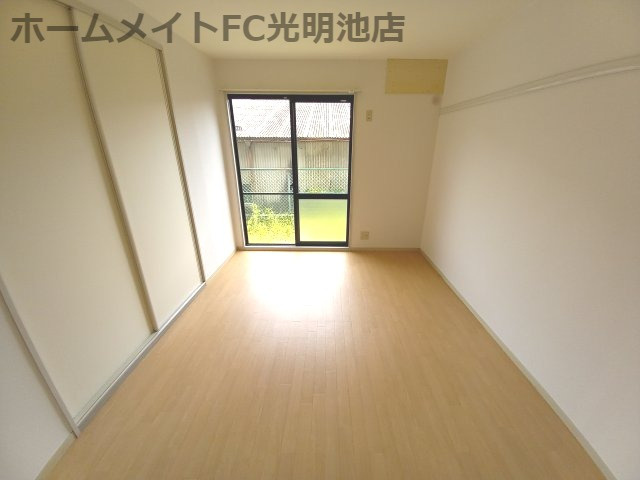 プレドール深井の居間・リビング