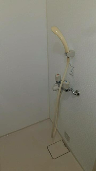 【シャワールーム】