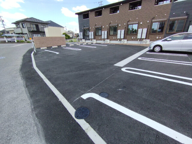 ドミールイン小呂の駐車場