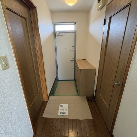 協和アパートの玄関
