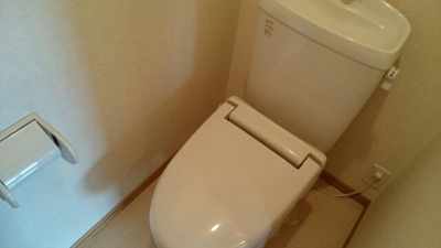 【トイレ】 | イリーデ・フィオーレⅡ | ゆったりとした空間のトイレです