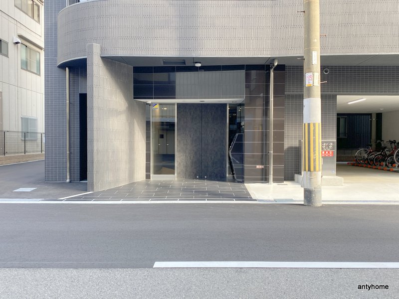 セレニテ九条リアン　仲介手数料無料のエントランス