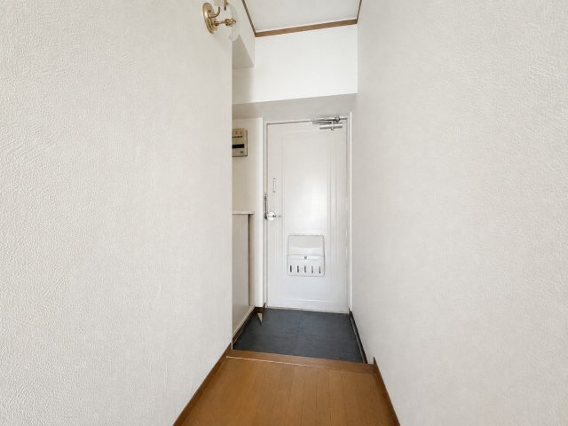 千成ハイツの玄関