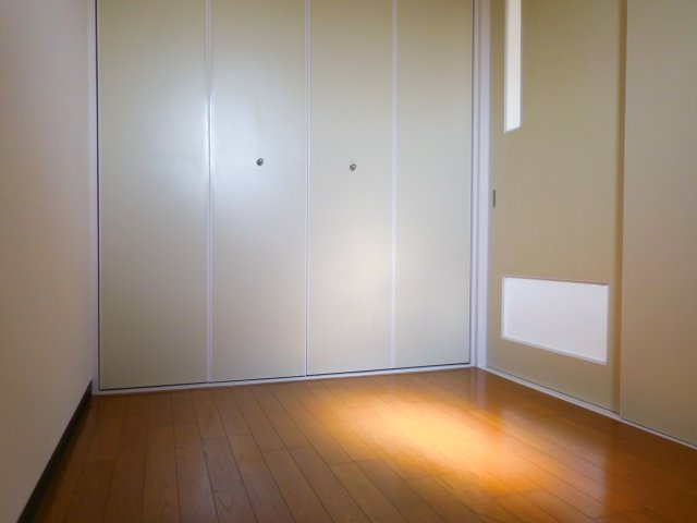 Flora S.E 12thの洋室
