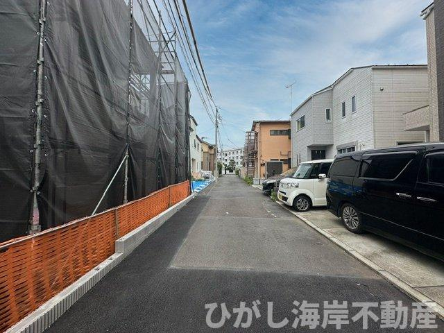 藤沢市羽鳥5丁目　新築戸建　の前面道路含む現地写真|7月7日撮影　建築中　現地外観