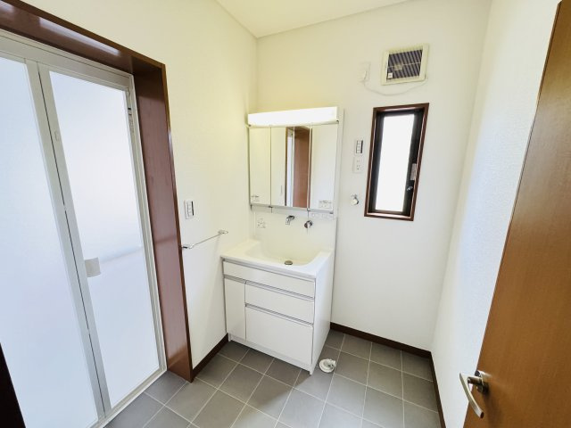 高崎市中里町　中古住宅の独立洗面台|高崎市中里町　中古住宅