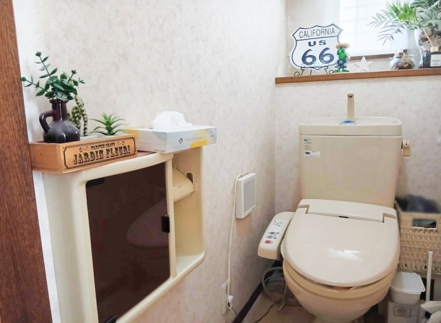 【トイレ】 | 新座市堀ノ内2丁目　中古一戸建住宅　(丸井志木店) | 【トイレ】
トイレットペーパーのストックがスッキリ片付く収納もございます。