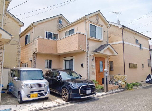 【外観】 | 新座市堀ノ内2丁目　中古一戸建住宅　(丸井志木店) | 【販売現地/2026年6月撮影】
オレンジ色の優しいお色の外観が特徴のお住まい！