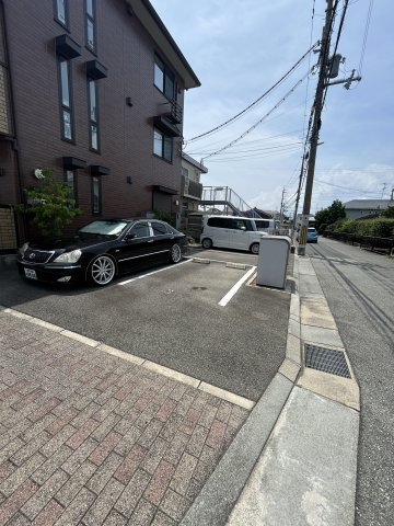 D'room Yours Residenceの駐車場|カースペースがあります
