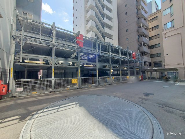 プレサンスタワー難波WEST 仲介手数料無料の駐車場