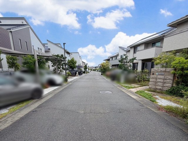 涼風町　中古戸建の前面道路含む現地写真|前面道路幅員約6ｍ以上あり