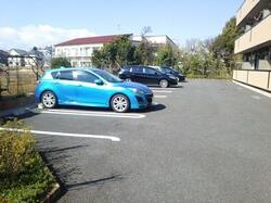 アンドミーワの駐車場